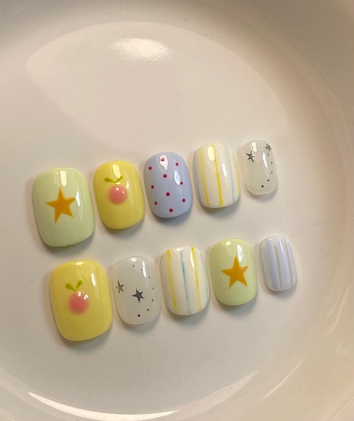 Artistic Press-On Nail Art Set with Star and Grid Designs