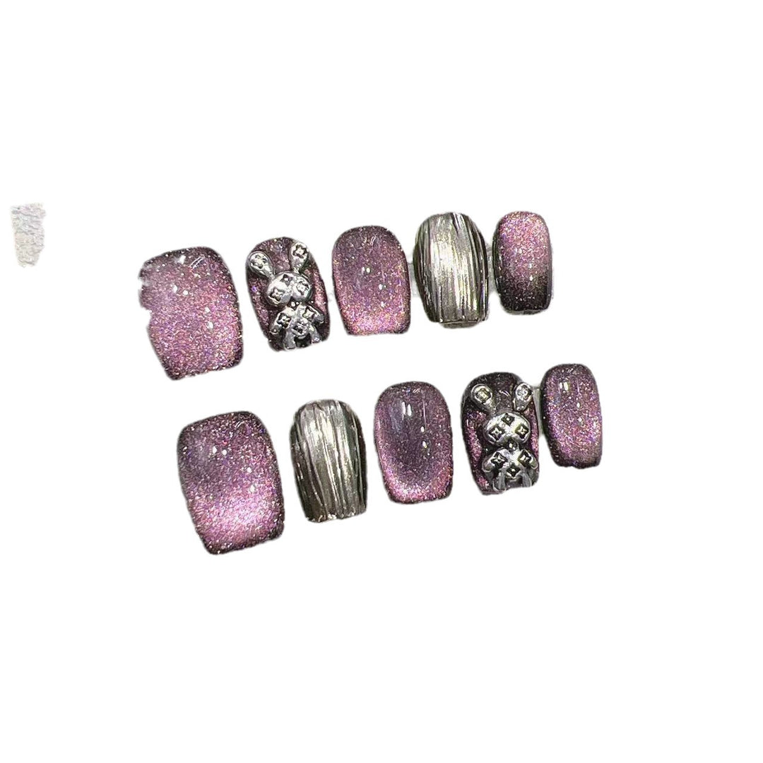Glamorous Press-On Nail Art Set with Elegant Metallic Accents Stornfield