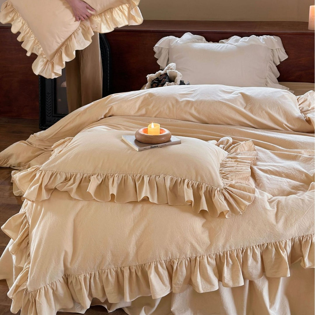Romantic bedding set made of cotton muslin with ruffles and bedskirt