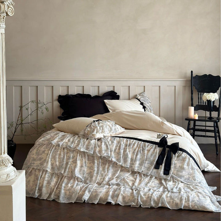 Romantic bedding set with frills, ruffles and bow decoration