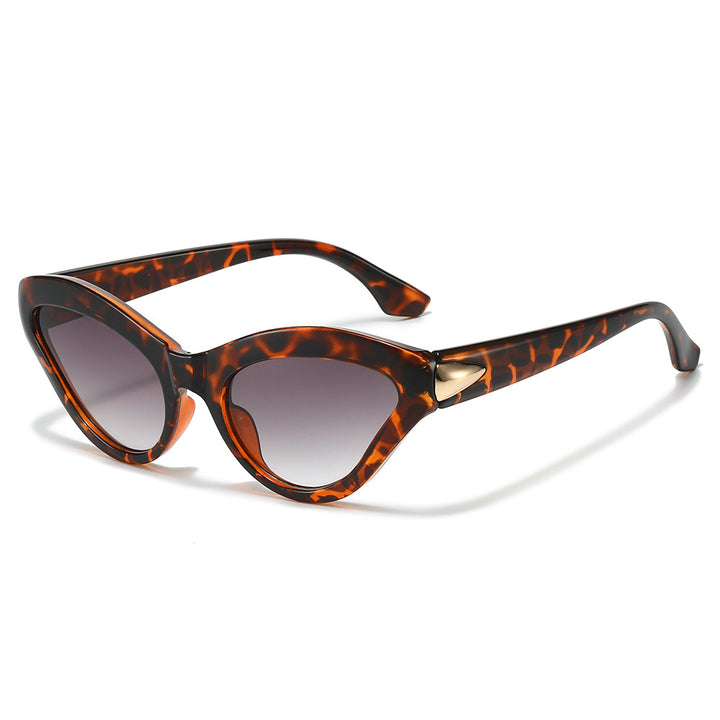 Vintage Cat-Eye Sunglasses with Luxurious Detailing Stornfield
