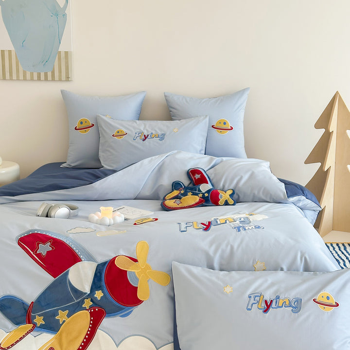 Children's bedding set with embroidered comic design and striped details