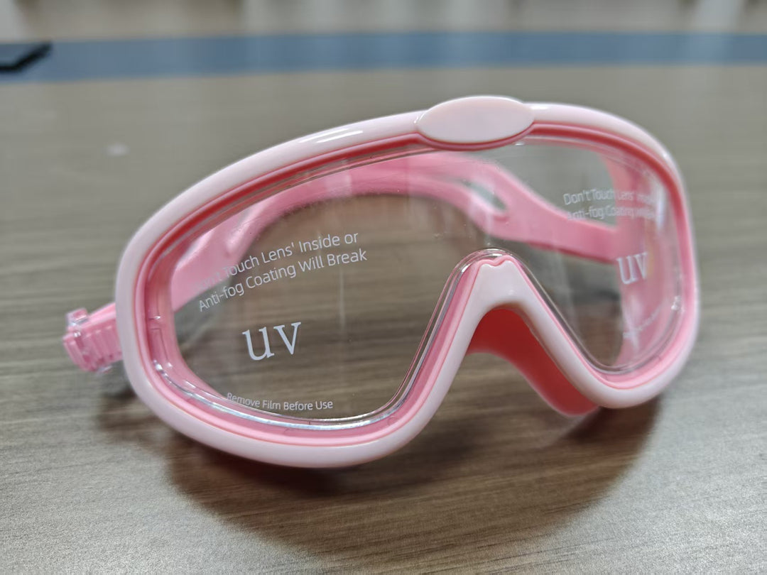Swimming mask with wide field of vision and UV protection Stornfield