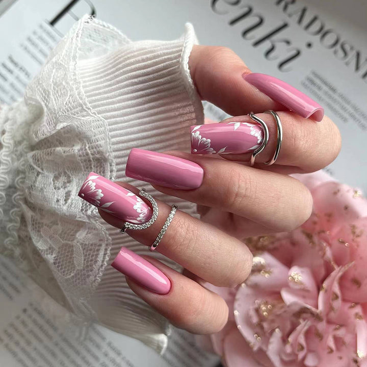 Elegant and creative nail art Stornfield