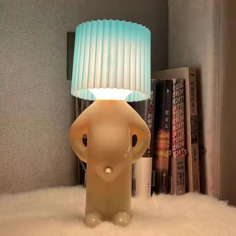 Stornfield | Petite lampe de table garçon désordonné