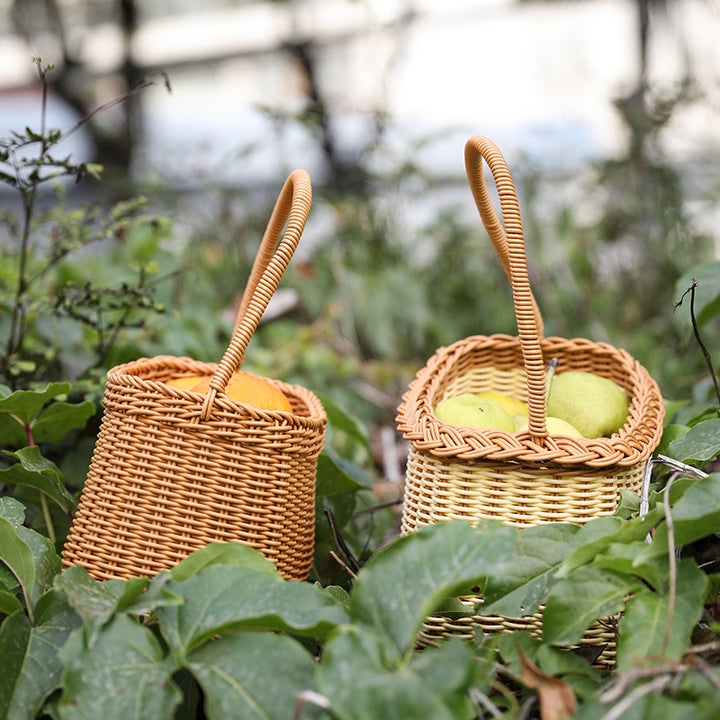 Unisex basket with ergonomic handle and natural basket weave Stornfield