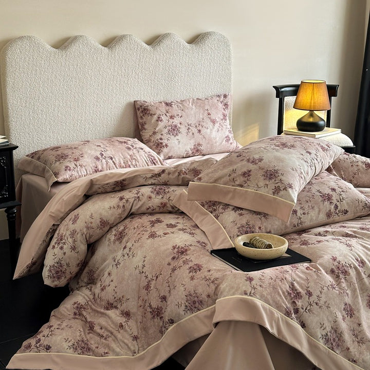 Satin bedding set with floral watercolor pattern and fine hem