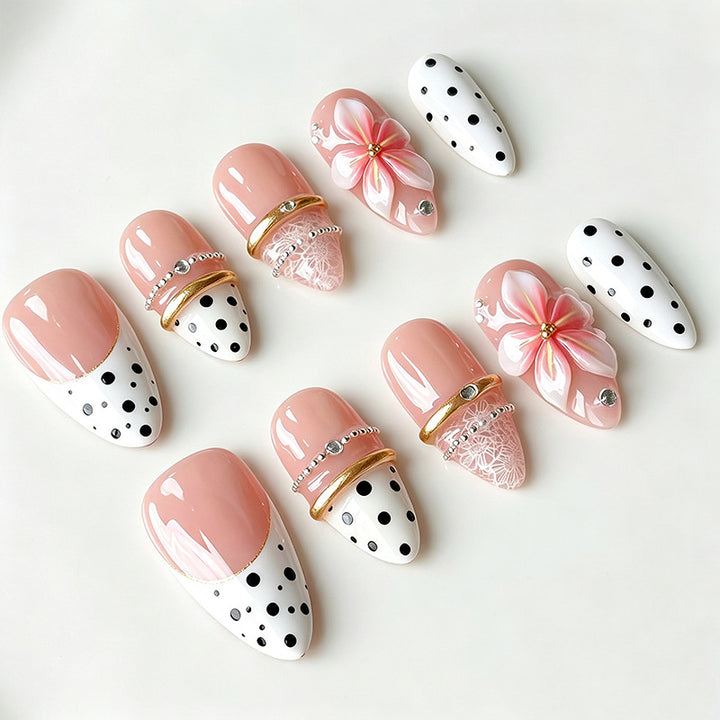 Elegant and artistic artificial nails Stornfield