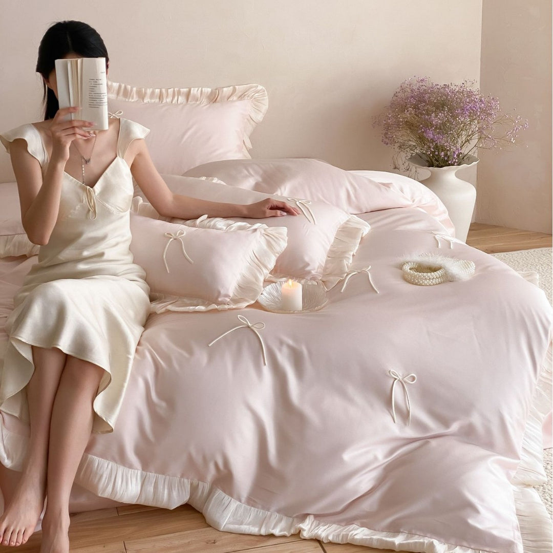 Satin bedding set with ruffle edges, delicate bow appliqué and pillowcases