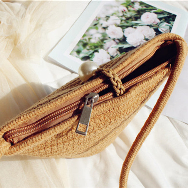 Elegant shoulder bag with pearl closure Stornfield