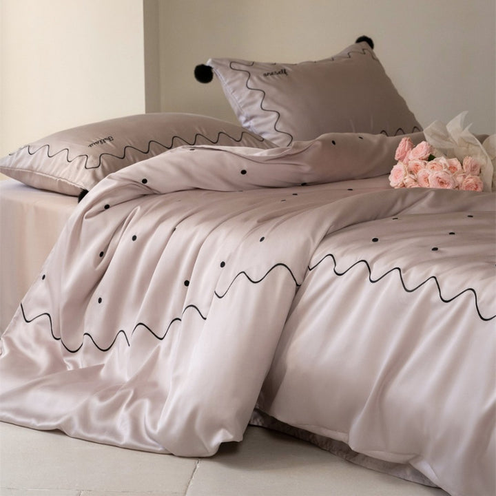 Bedding set made of cotton satin with wavy embroidery edge and pompom cushion