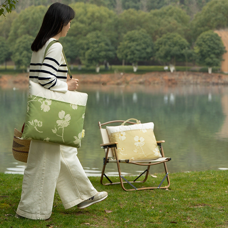 Reversible quilted shoulder bag with removable shoulder strap and floral canvas Stornfield