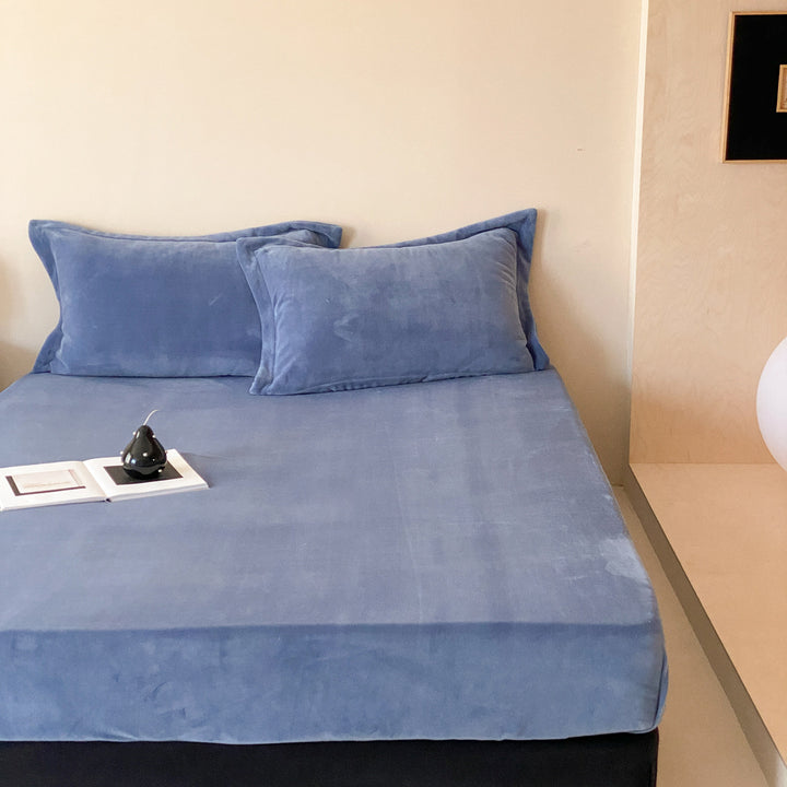 Velvet Fitted Sheet Set with Extra Deep All-Around Elastic and Velvety Surface