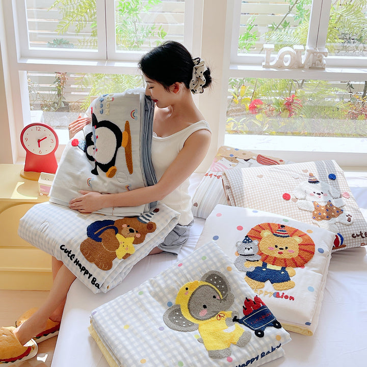 Women's cuddly blanket with cute bear design Stornfield