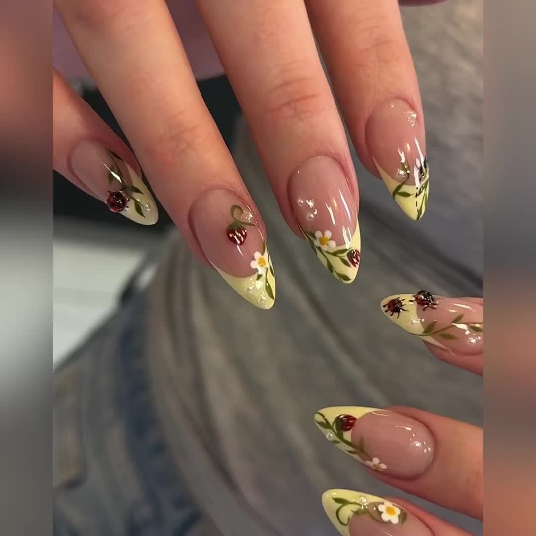 Premium Floral Design Press-On Nails Stornfield
