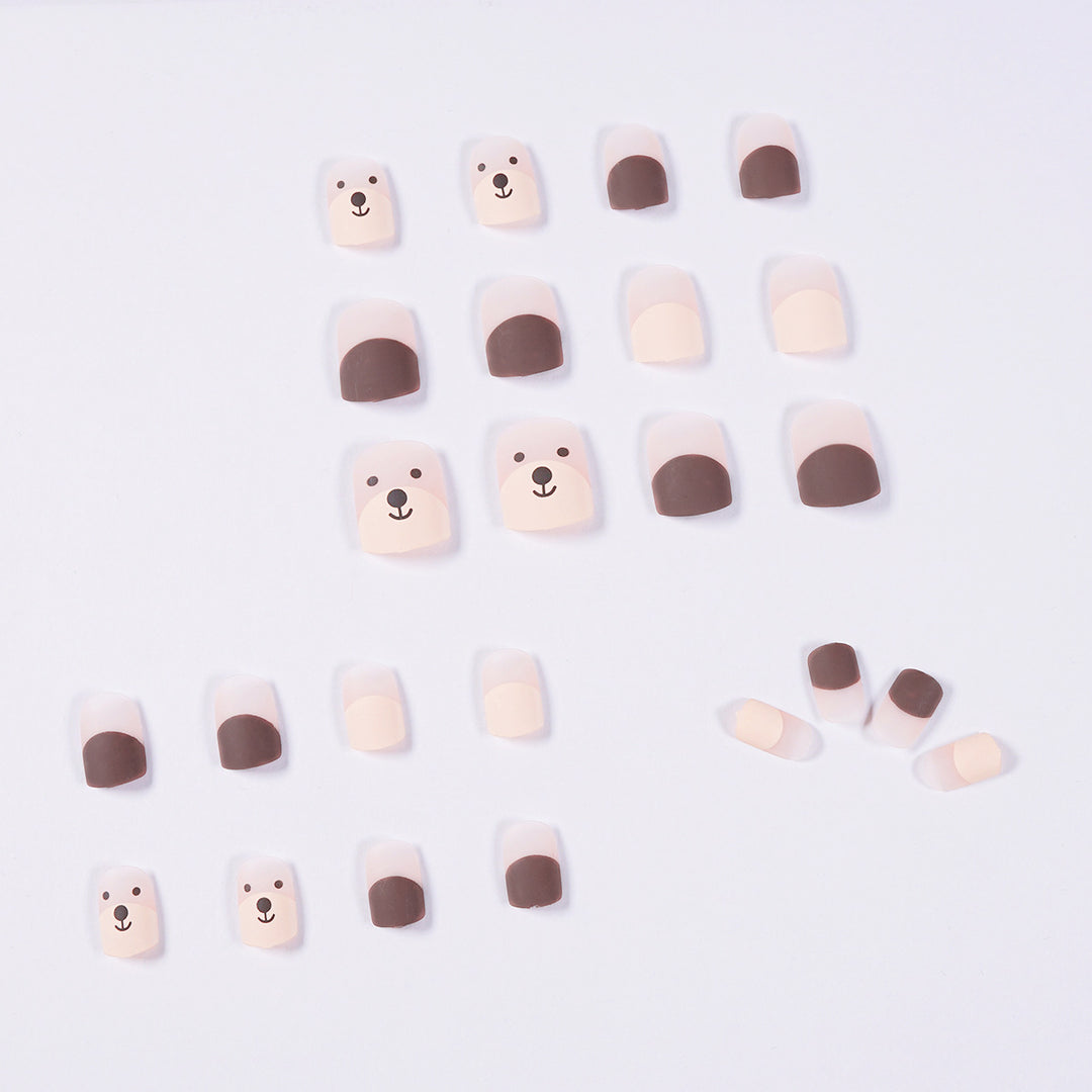 Cute nail art with bear motifs Stornfield