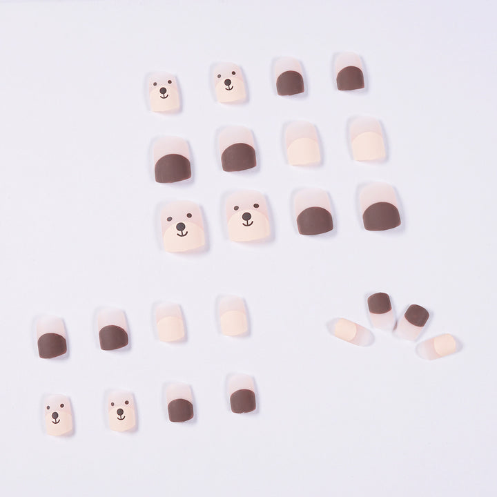 Cute nail art with bear motifs Stornfield