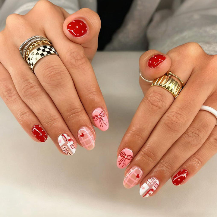 Artificial nail set with charming heart and bow patterns Stornfield