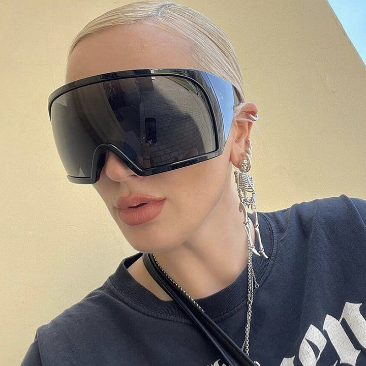 Ladies sporty sunglasses with aerodynamic design Stornfield