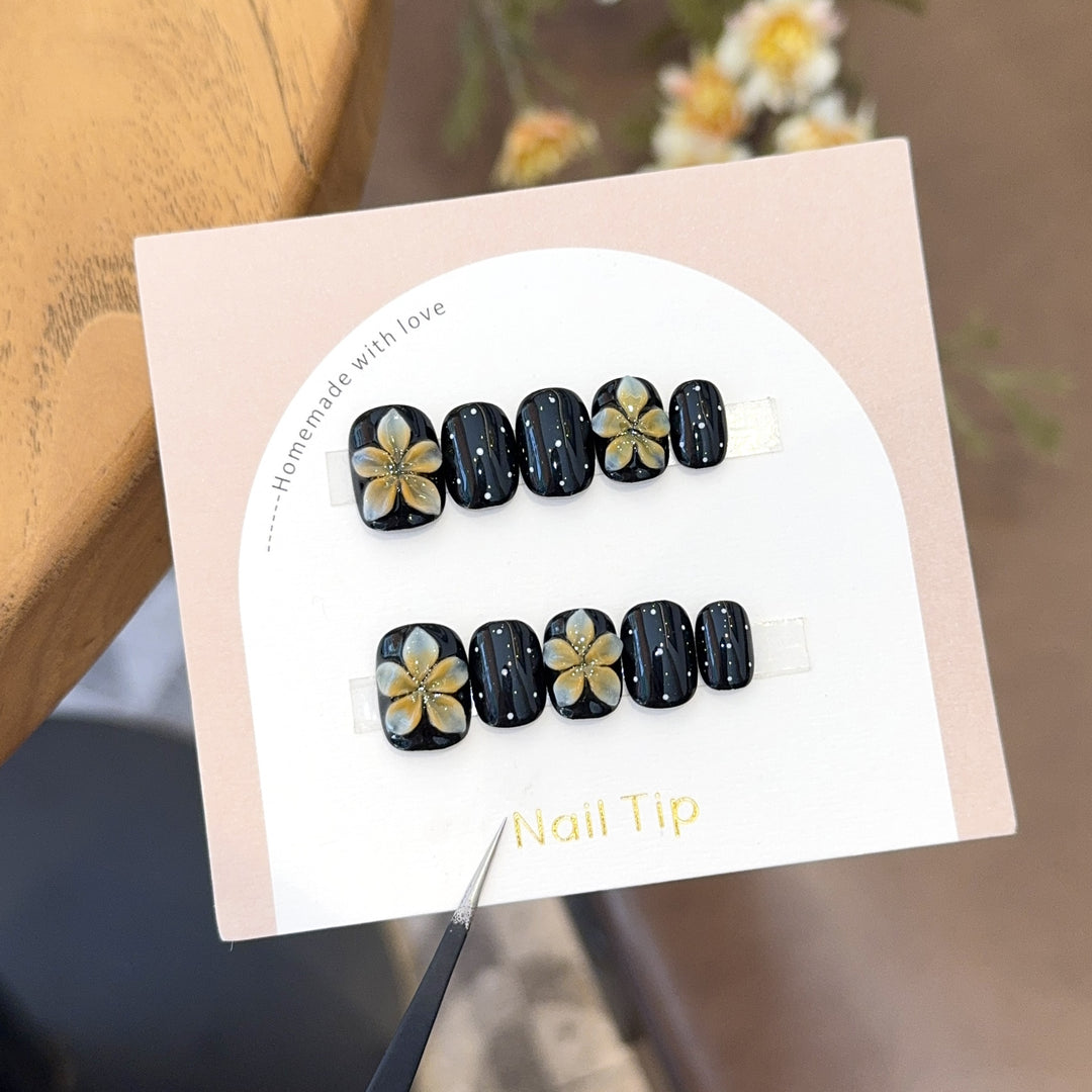 Artificial nails with floral accents and elegant shine Stornfield