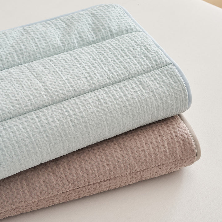 Breathable neck support with texture Stornfield