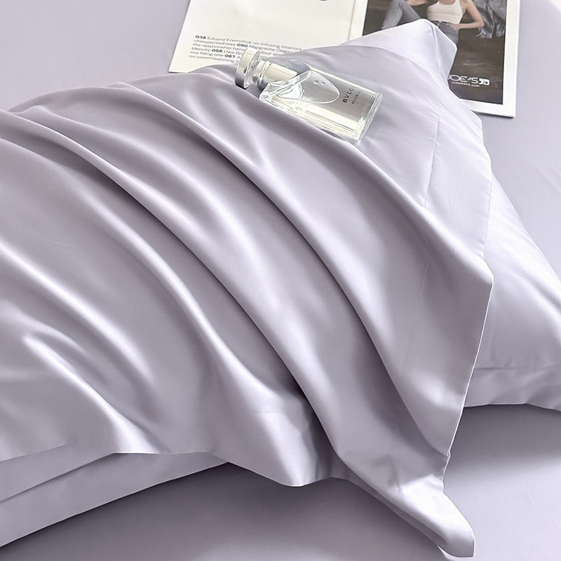 Luxurious silk-soft pillowcase made of satin with anti-wrinkle effect