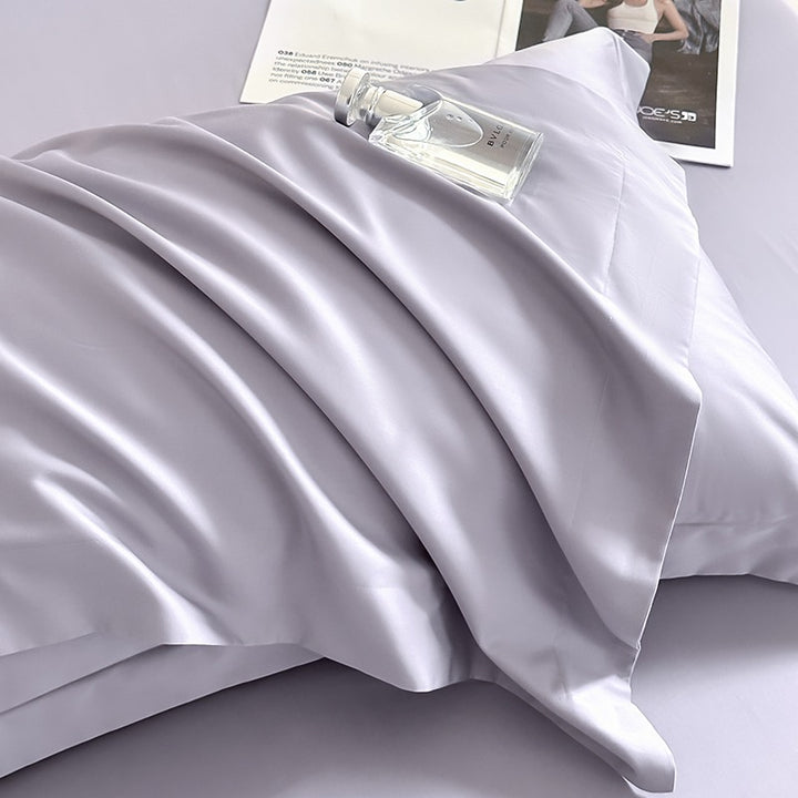 Luxurious silk-soft pillowcase made of satin with anti-wrinkle effect