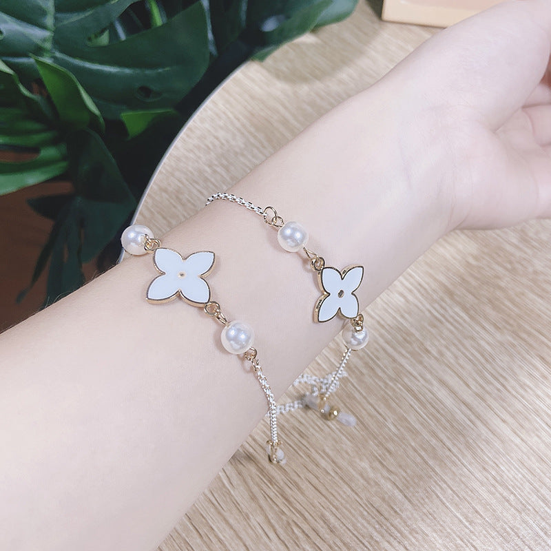 Elegant and Filigree Jewelry Band Stornfield