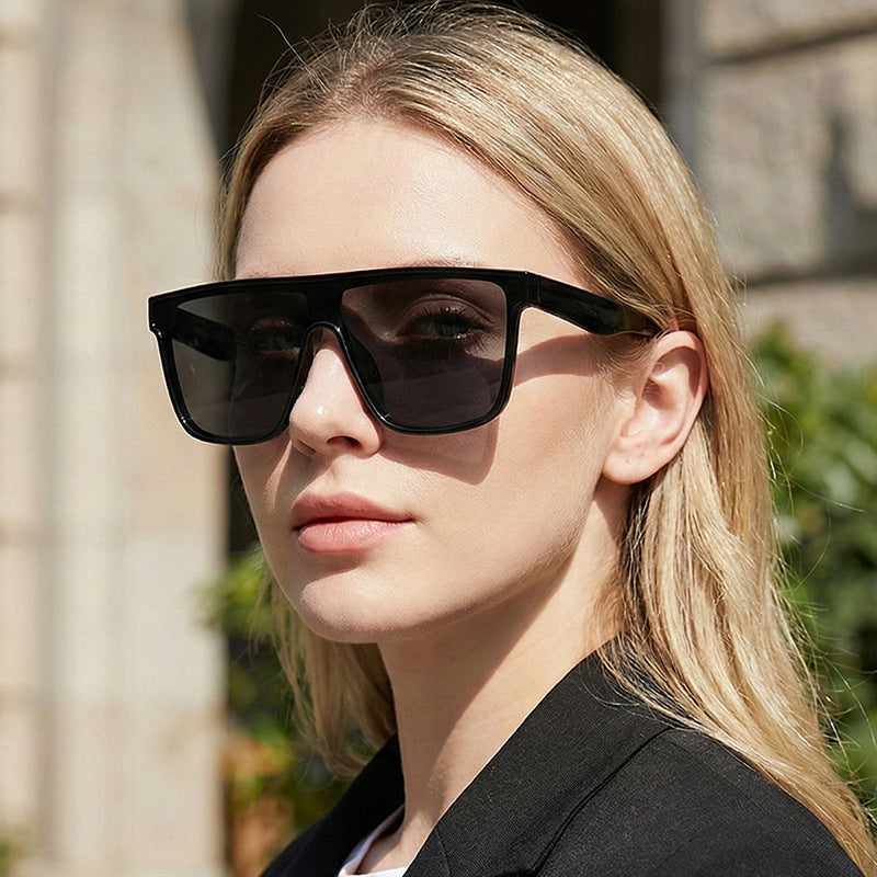 Women's sporty sunglasses with wide frame and polarized lenses Stornfield
