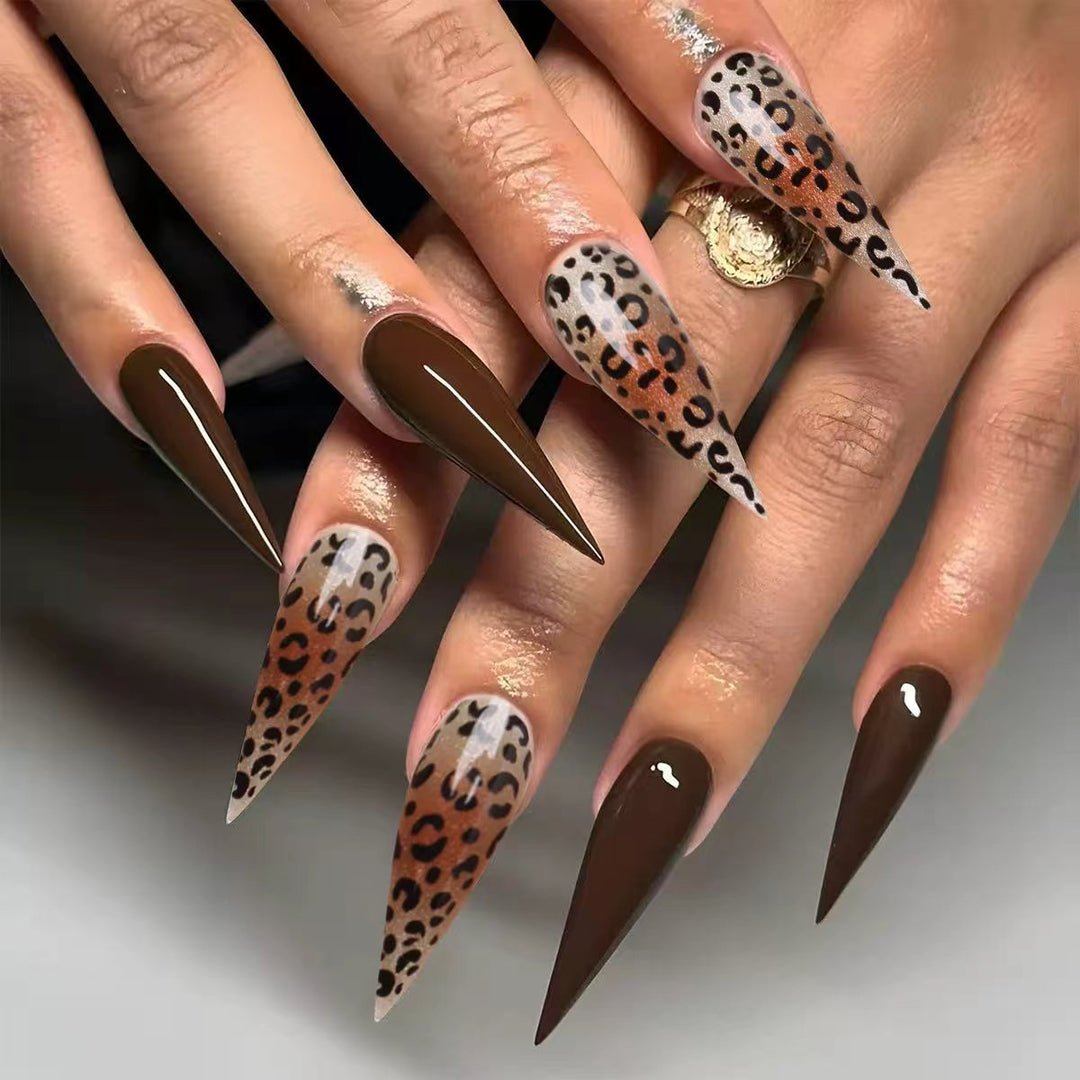 Elegant designed artificial nails Stornfield