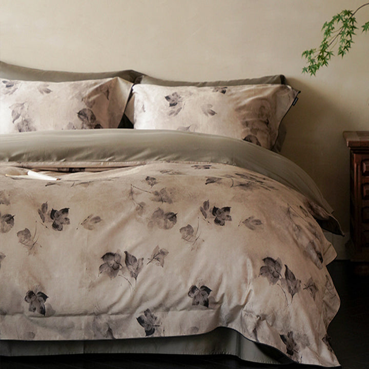 Bedding set made of soft satin with floral watercolor print