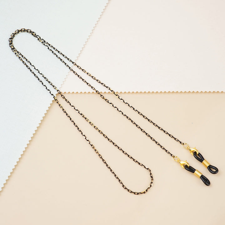Elegant Link Chain Eyewear Holder Stornfield