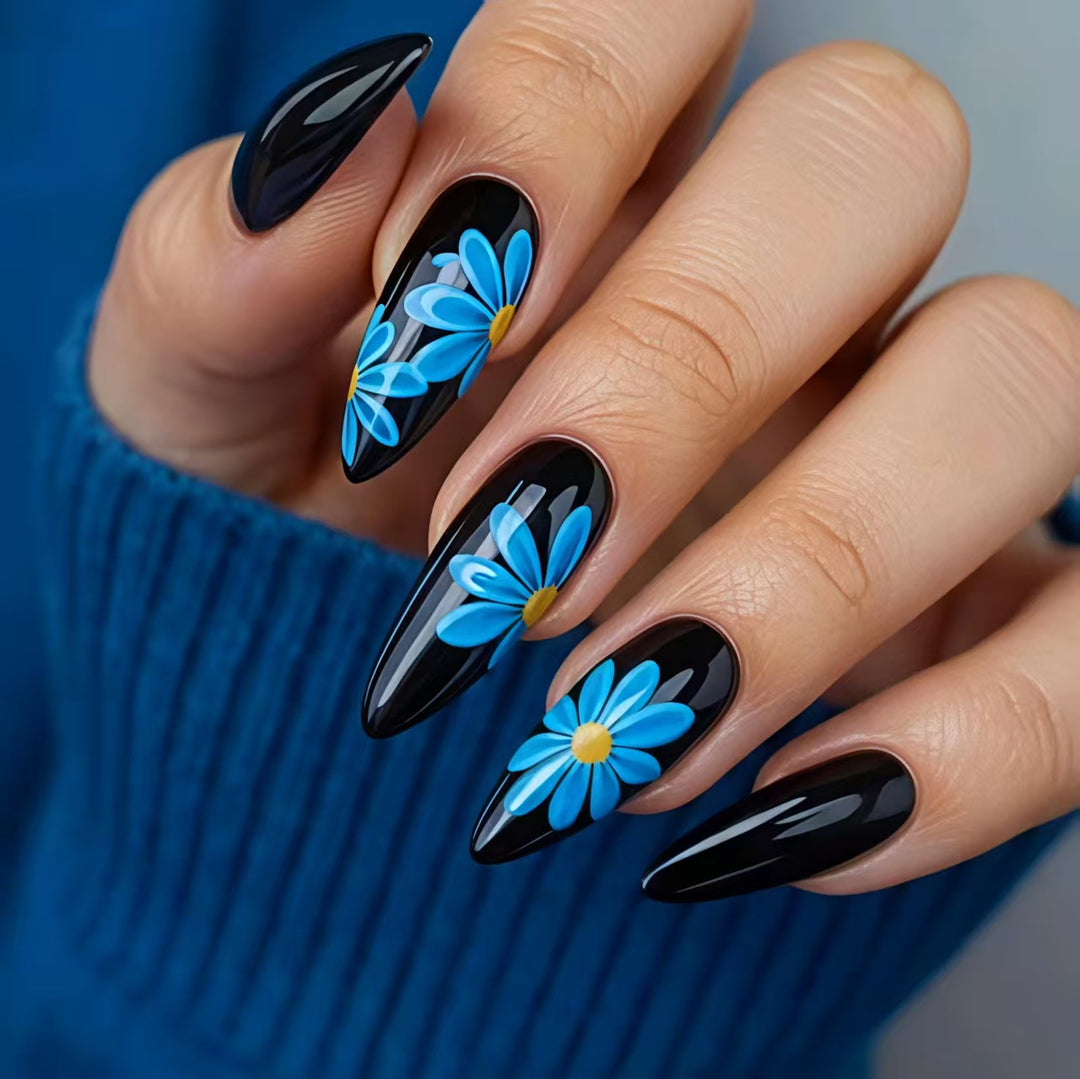 Artificial nails with floral accents Stornfield