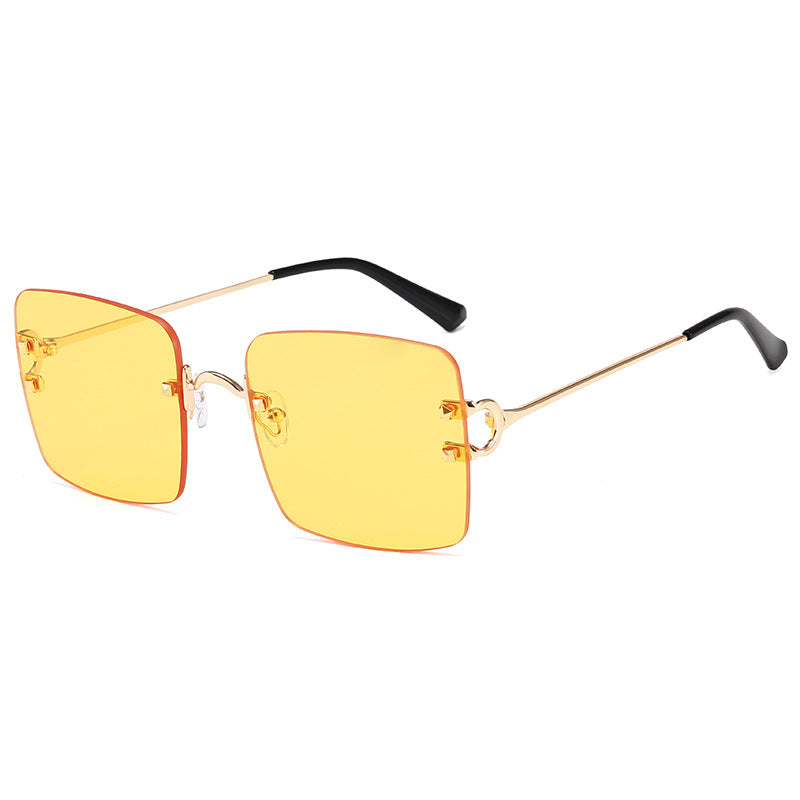Women square sunglasses with an elegant metal frame and sturdy lenses Stornfield