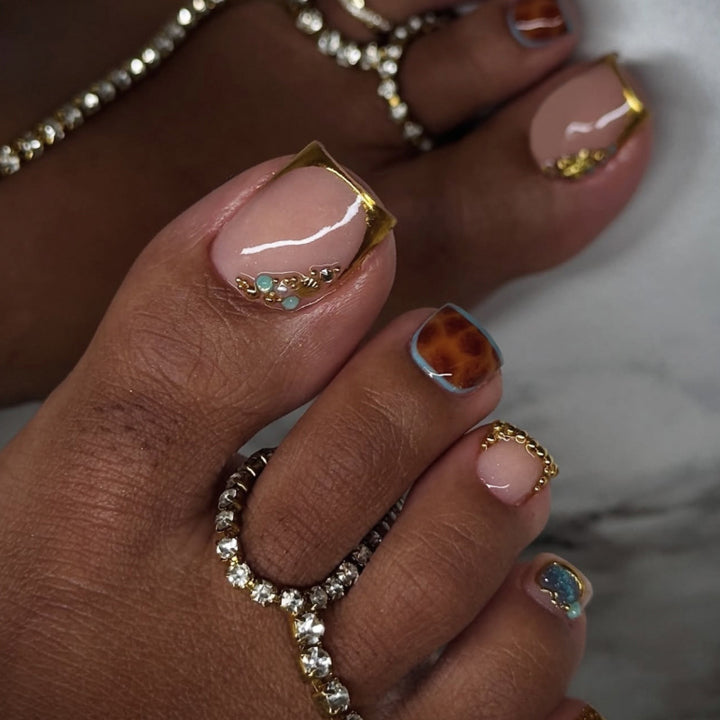 Artistic toenail art with elegant gold design Stornfield