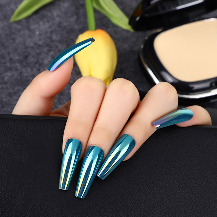 Artifical nails in modern holographic design Stornfield