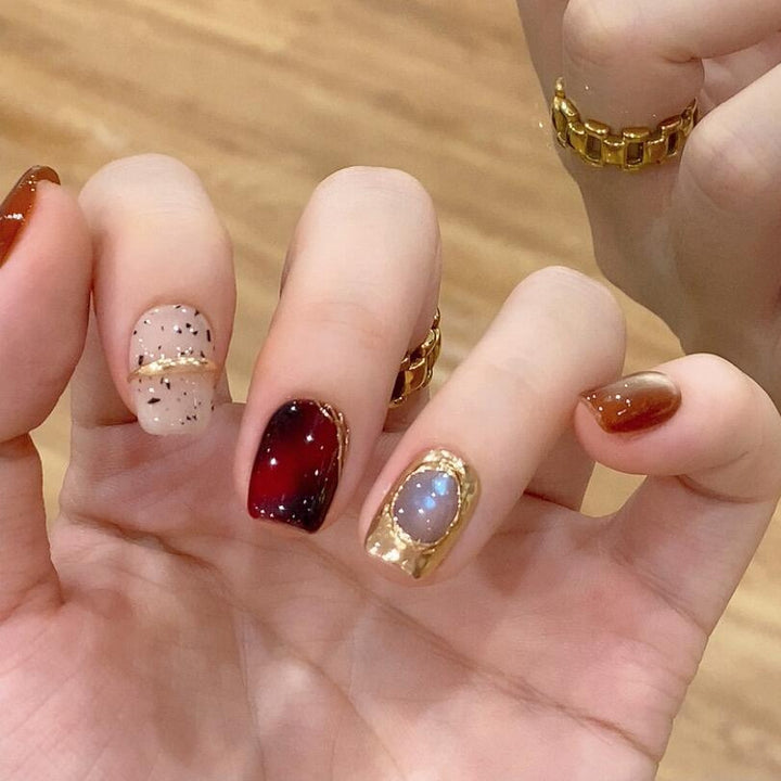 Glamorous artificial nails with elegant designs Stornfield