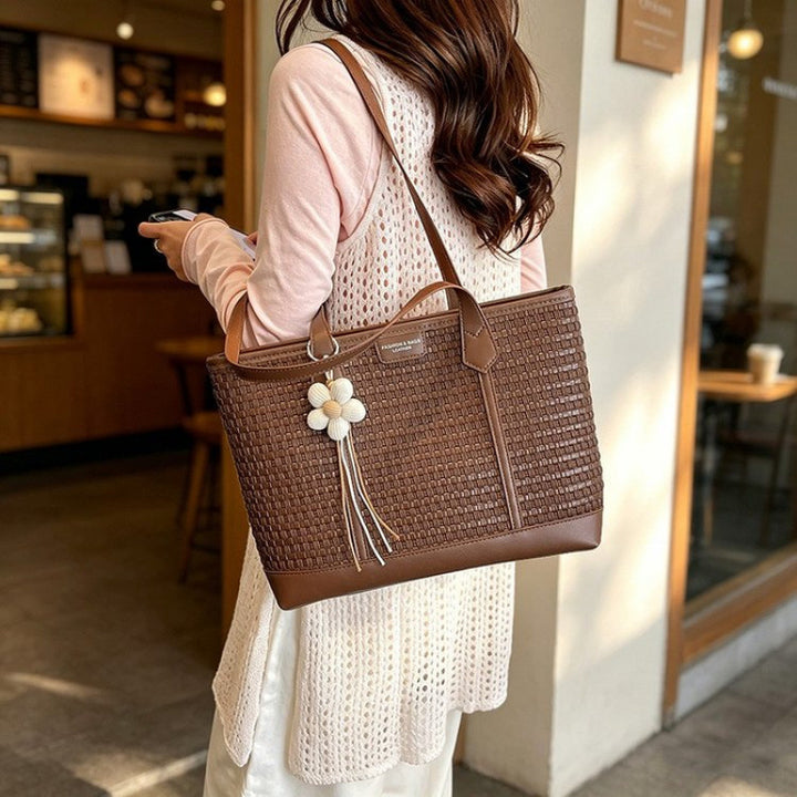 Fashionable tote bag with textured design Stornfield