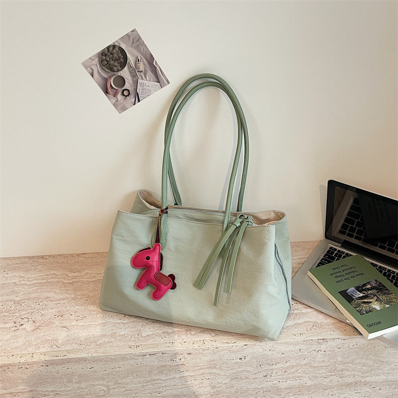 Elegant Tote Bag with Zipper and Practical Interior Pockets Stornfield