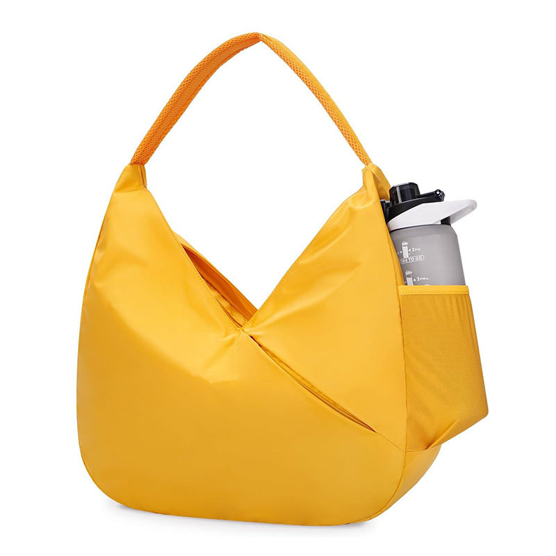 Practical sports bag with side compartment for water bottle Stornfield