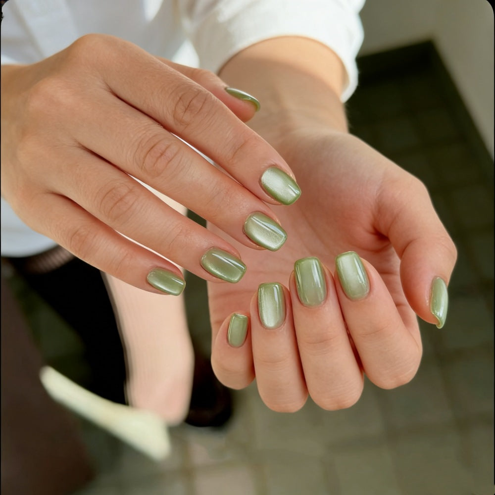 High-Quality Fake Nails in Stylish Gloss Stornfield