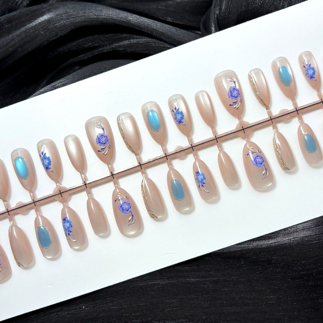 Elegant Floral-Designed Press-On Nails
