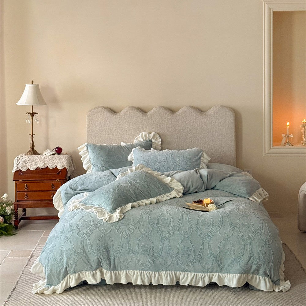Bedding set made of cotton percale with embroidered relief and ruffled trim