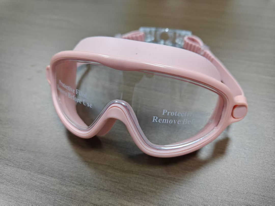 Swimming mask with wide field of vision and UV protection Stornfield
