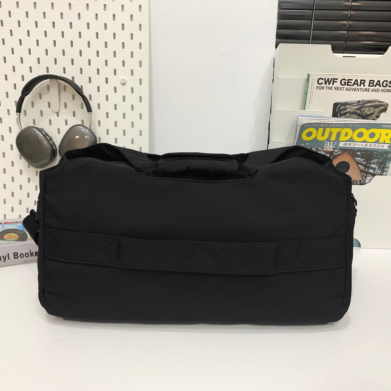Sporty multifunctional duffle bag with sturdy outer pockets Stornfield
