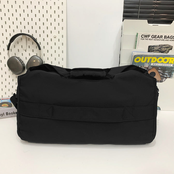 Sporty multifunctional duffle bag with sturdy outer pockets Stornfield