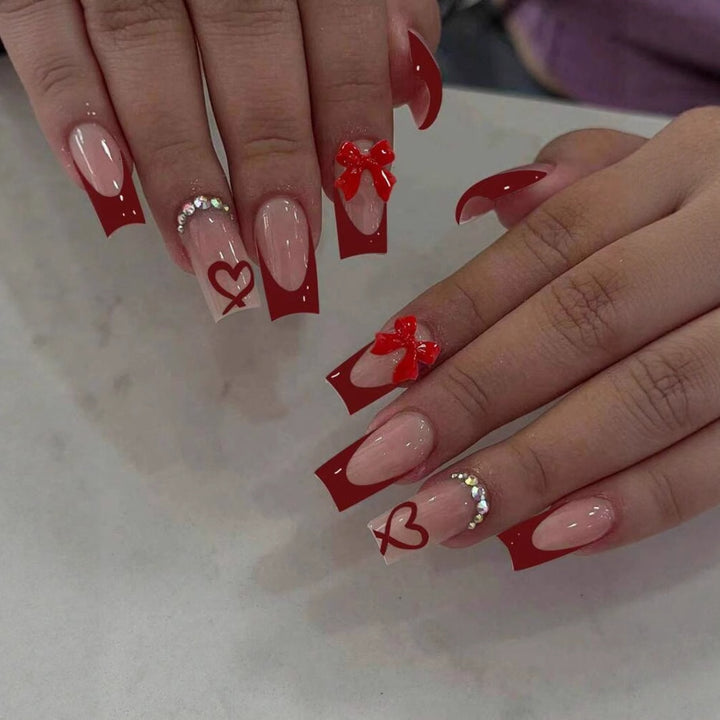 Nail art with heart and bow motifs Stornfield