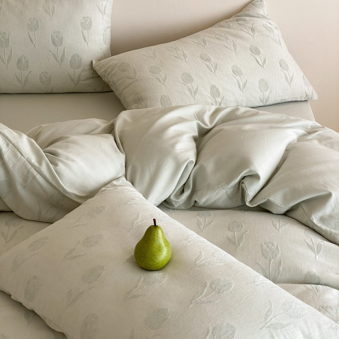 Luxurious bedding set made of cotton jacquard with lace ribbons