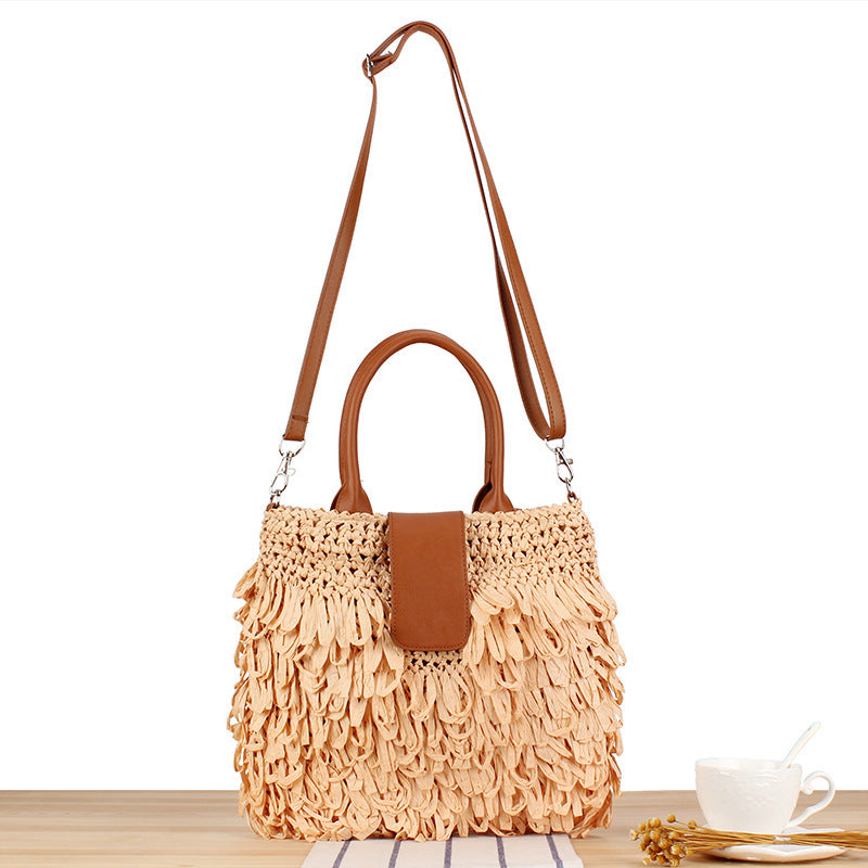 Luxurious shoulder bag with handmade fringes Stornfield