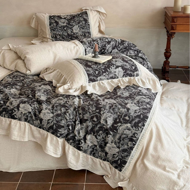 Romantic bedding set made of linen-cotton blend with ruffle and floral jacquard